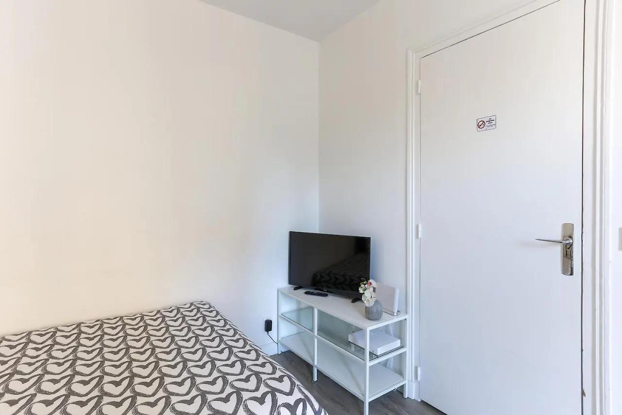 Апартаменты Orsay Cosy Studio *